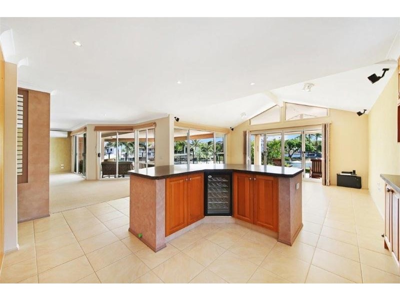2 Caithness Court, Sorrento QLD 4217