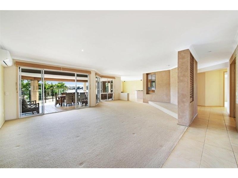 2 Caithness Court, Sorrento QLD 4217