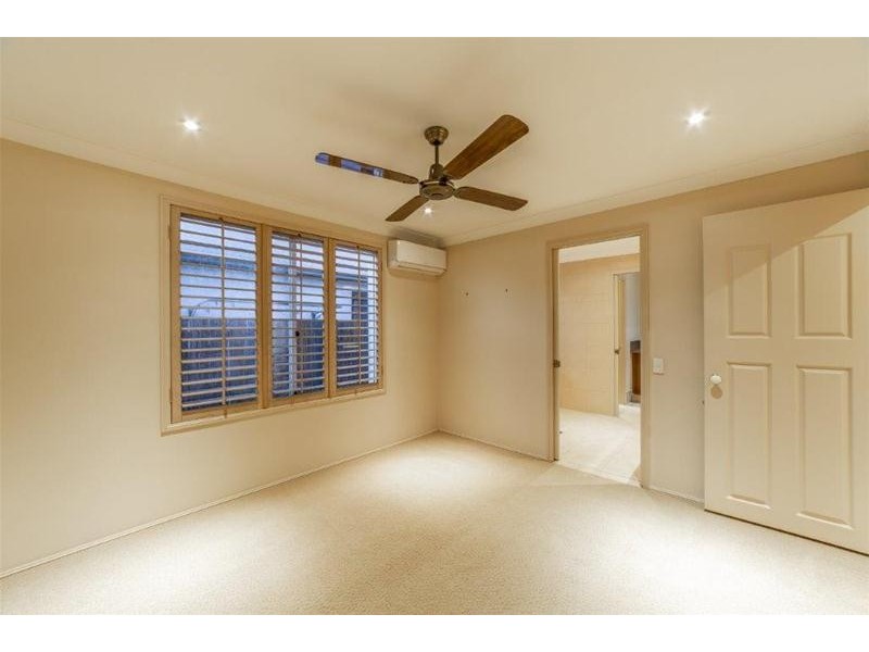 2 Caithness Court, Sorrento QLD 4217