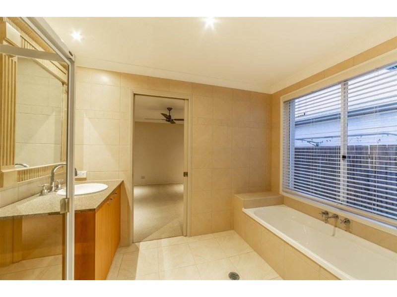 2 Caithness Court, Sorrento QLD 4217