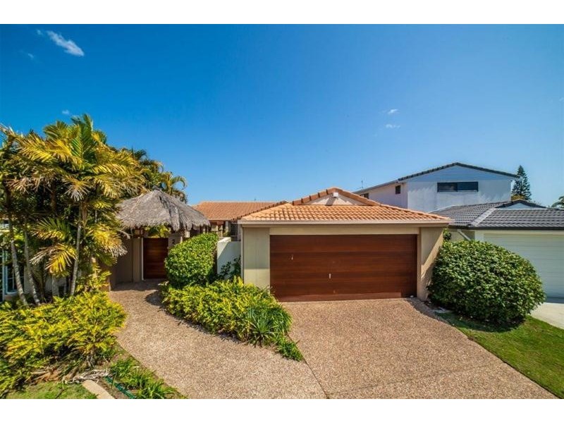 2 Caithness Court, Sorrento QLD 4217