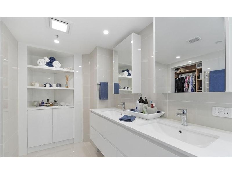 701/1 Peak Avenue, Main Beach QLD 4217