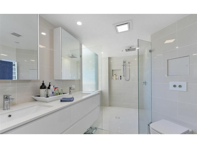 701/1 Peak Avenue, Main Beach QLD 4217