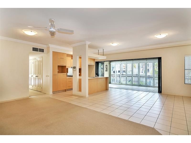 8 Parnoo Street “Chevron Mansions”, Chevron Island QLD 4217