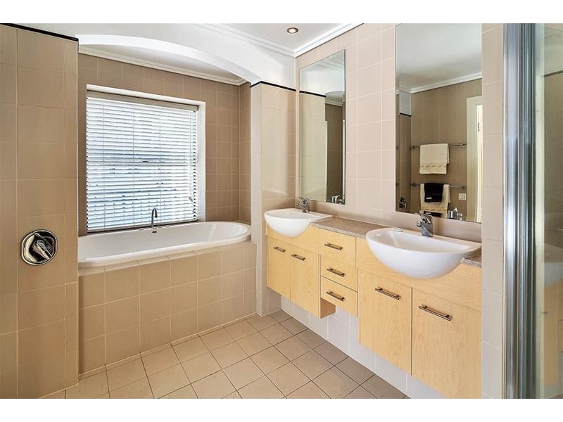 8 Parnoo Street “Chevron Mansions”, Chevron Island QLD 4217