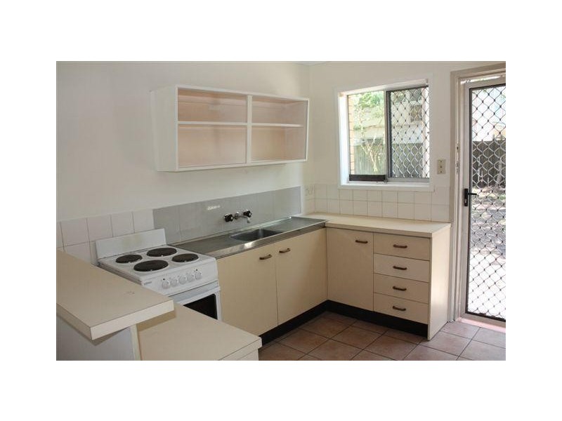 6 Weemala Street, Chevron Island QLD 4217