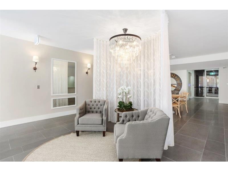 8 Waverley Street, Southport QLD 4215