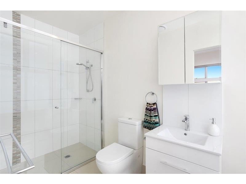 8 Waverley Street, Southport QLD 4215