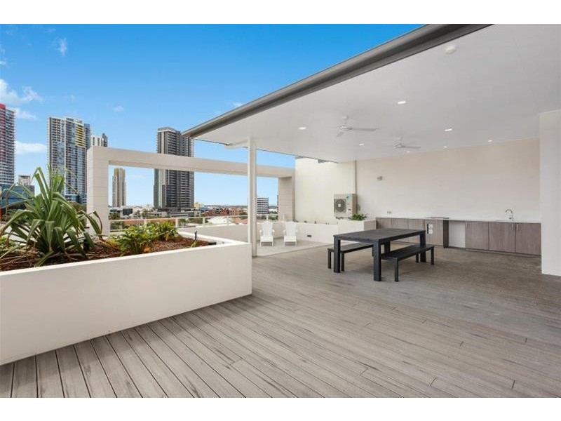 8 Waverley Street, Southport QLD 4215