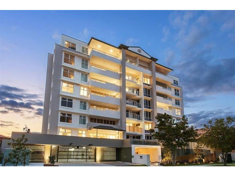 8 Waverley Street, Southport QLD 4215