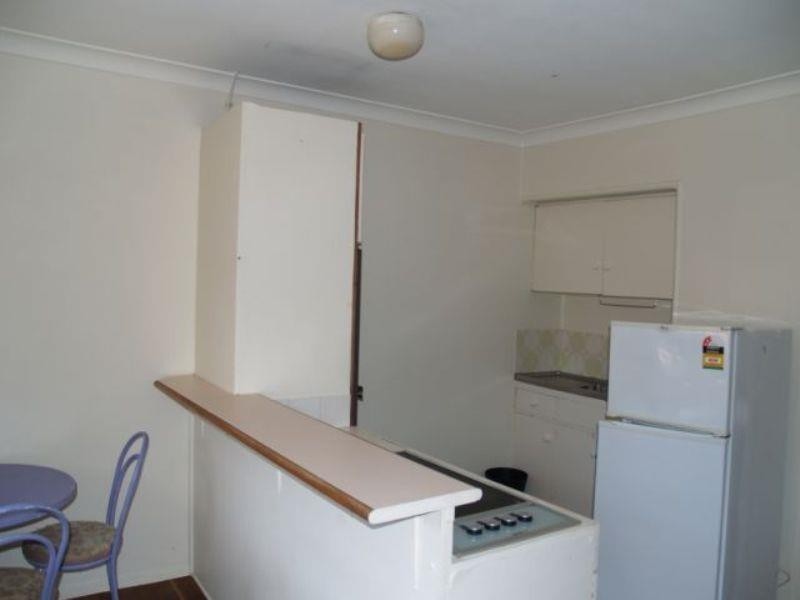 29 Leonard Avenue, Surfers Paradise QLD 4217