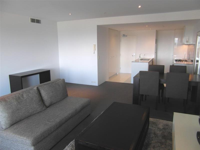 9 Ferny Avenue, ‘Circle on Cavill’, Surfers Paradise QLD 4217