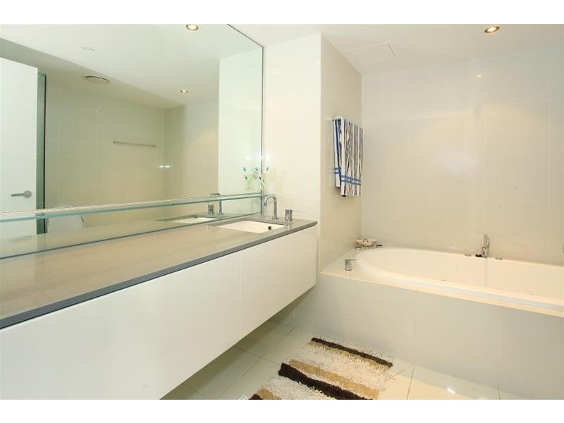 9 Ferny Avenue, ‘Circle on Cavill’, Surfers Paradise QLD 4217