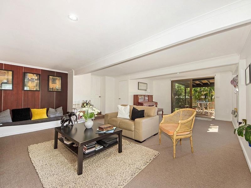 3 Grevillia Avenue, Southport QLD 4215