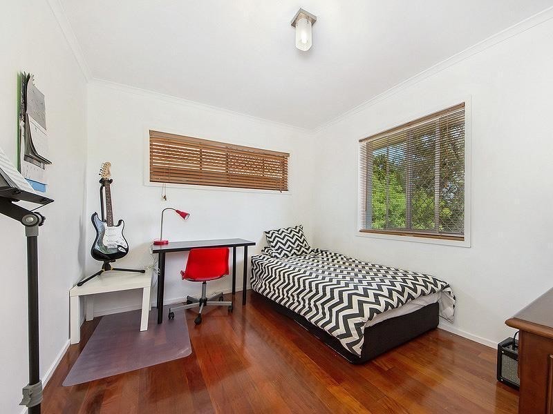 3 Grevillia Avenue, Southport QLD 4215