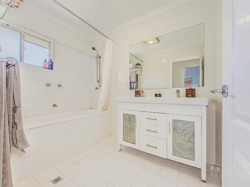 3 Grevillia Avenue, Southport QLD 4215