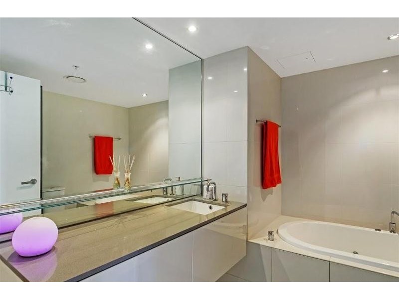 1237/9 Ferny Avenue, Surfers Paradise QLD 4217