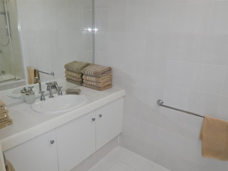 46 The Promenade, Isle Of Capri QLD 4217