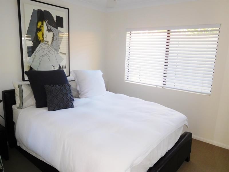 46 The Promenade, Isle Of Capri QLD 4217