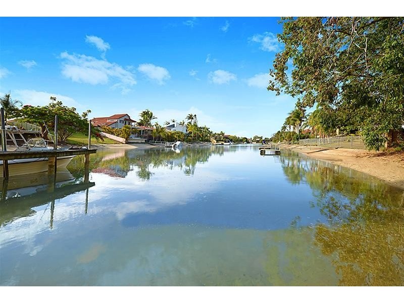 1 Lothian Avenue, Sorrento QLD 4217