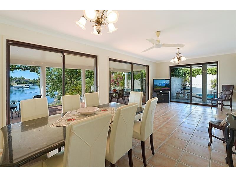 1 Lothian Avenue, Sorrento QLD 4217