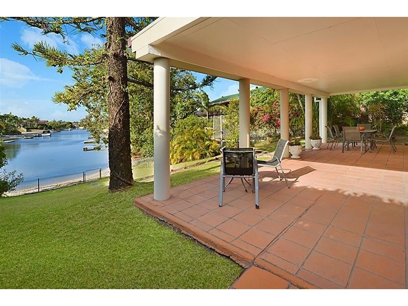 1 Lothian Avenue, Sorrento QLD 4217