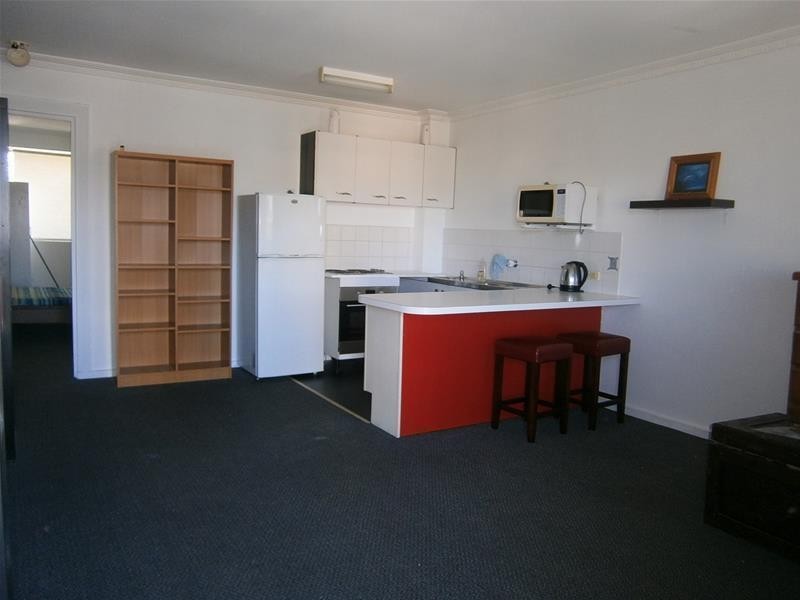 22 Leonard Avenue, Surfers Paradise QLD 4217