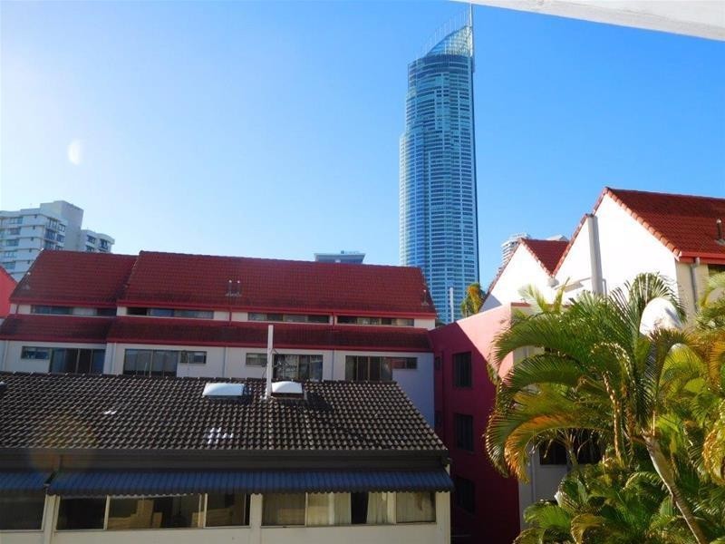 8/19 River Terrace, Surfers Paradise QLD 4217