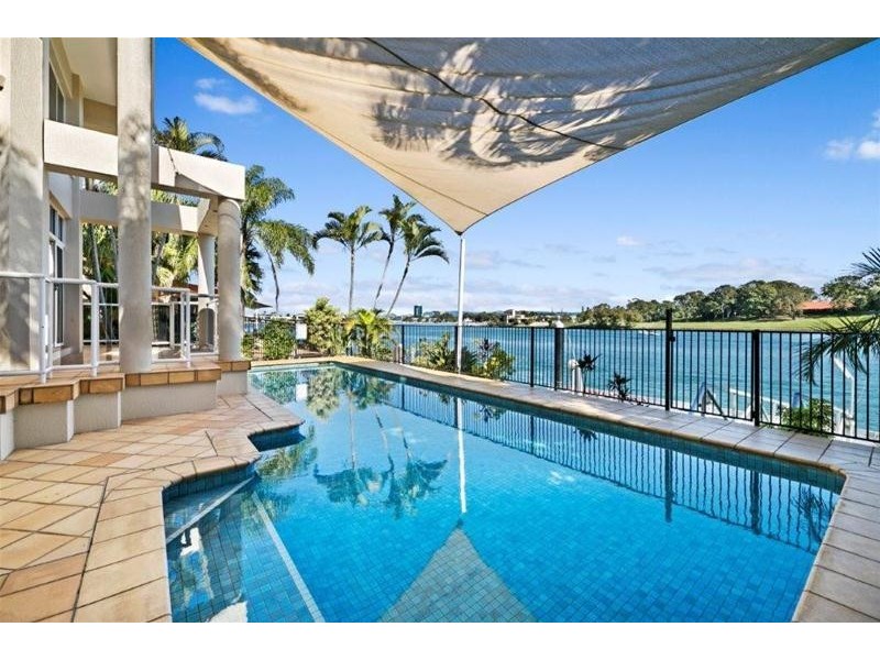 145 Commodore Drive, Paradise Waters QLD 4217