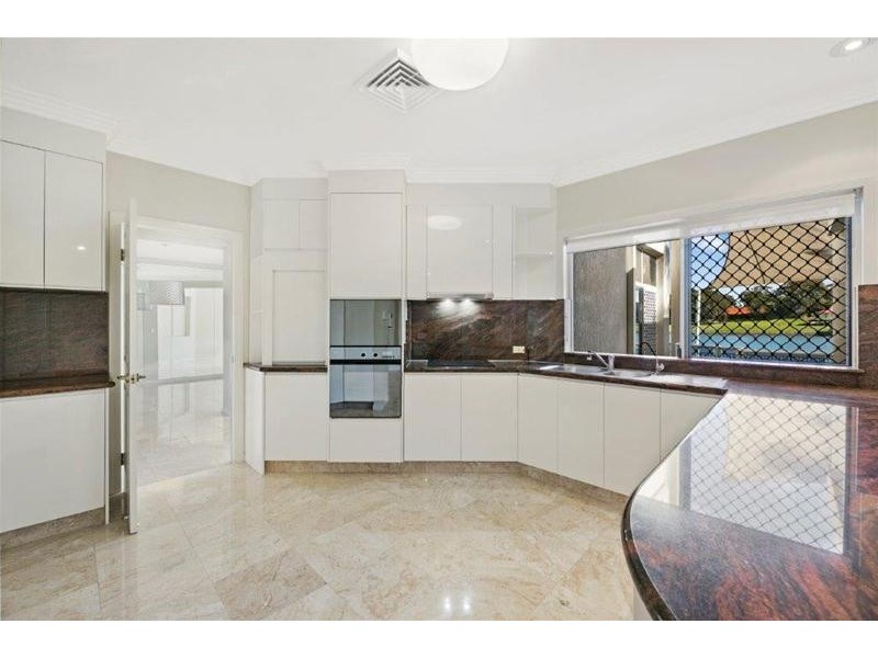 145 Commodore Drive, Paradise Waters QLD 4217