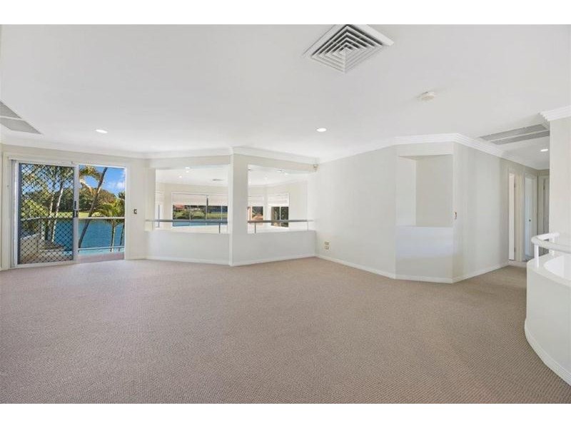 145 Commodore Drive, Paradise Waters QLD 4217