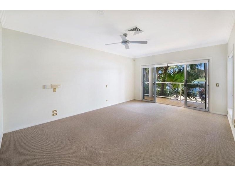 145 Commodore Drive, Paradise Waters QLD 4217