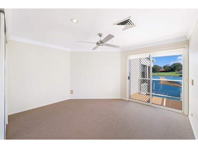 145 Commodore Drive, Paradise Waters QLD 4217