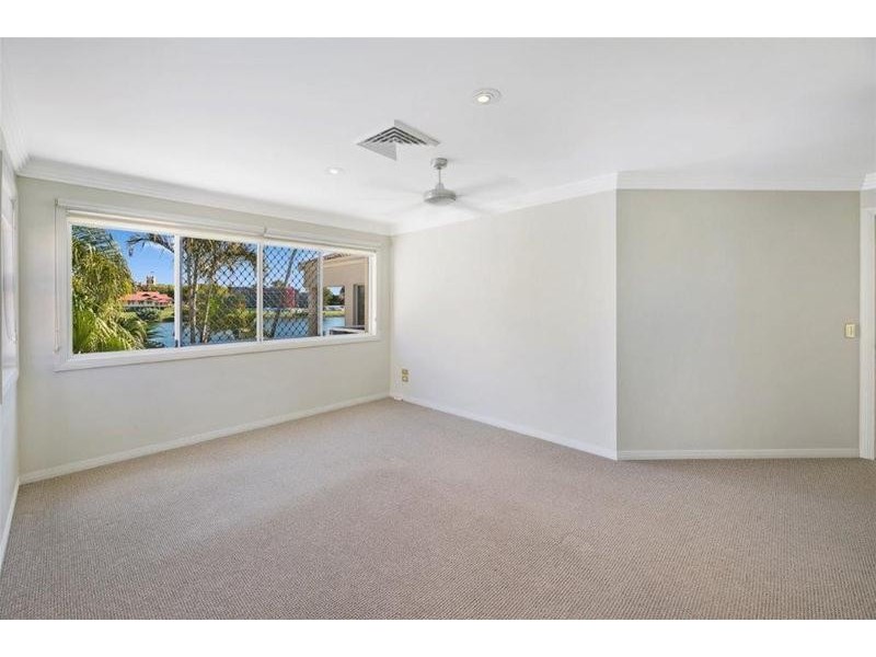 145 Commodore Drive, Paradise Waters QLD 4217