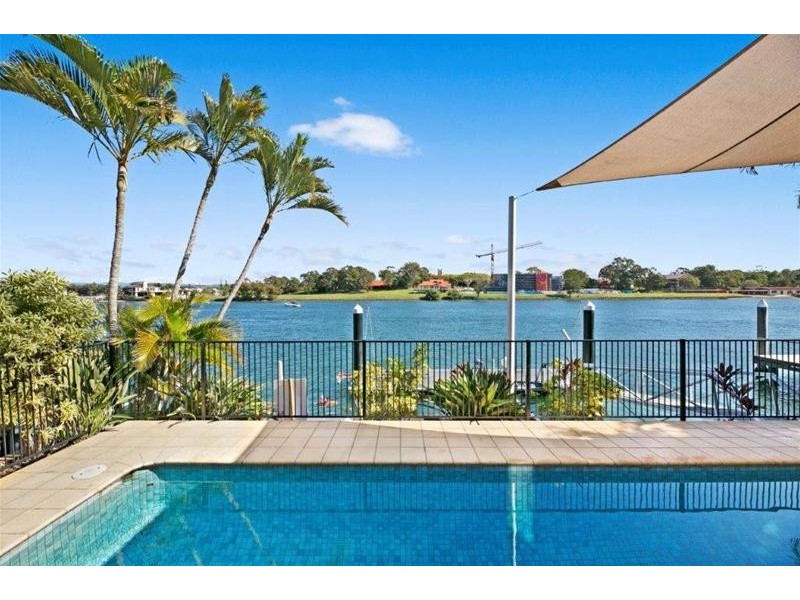 145 Commodore Drive, Paradise Waters QLD 4217