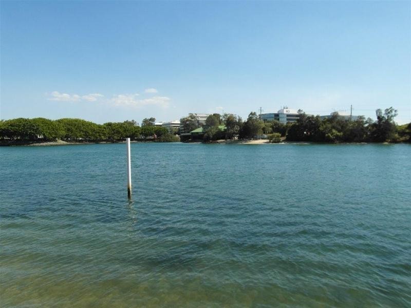 2/191 Stanhill Drive, Chevron Island QLD 4217