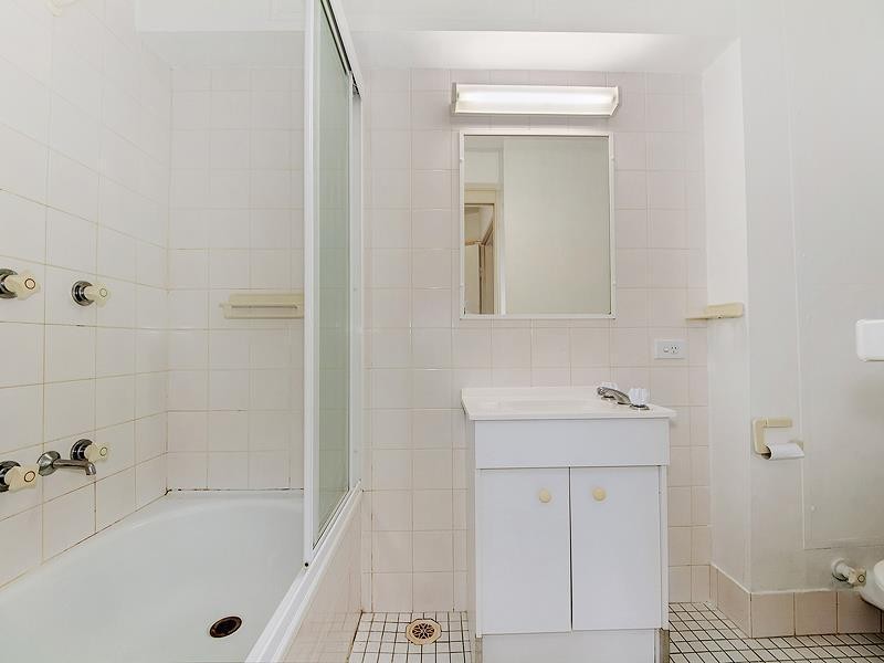 1102/8  Trickett Street “Aloha”, Surfers Paradise QLD 4217