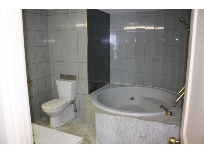 15 Old Burleigh Road, Surfers Paradise QLD 4217