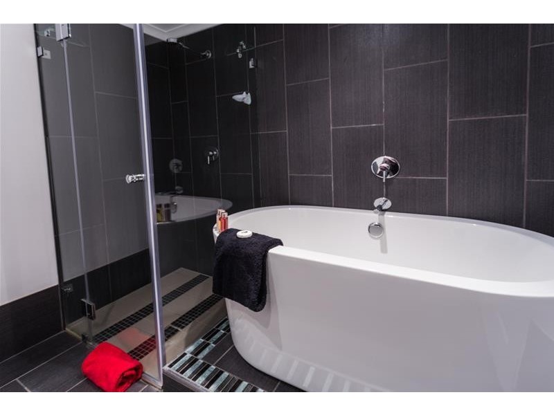 2940 Gold Coast Highway “Silverton”, Surfers Paradise QLD 4217