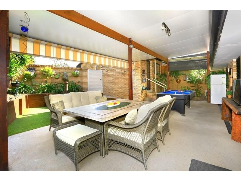 2/11 Esther Place, Surfers Paradise QLD 4217