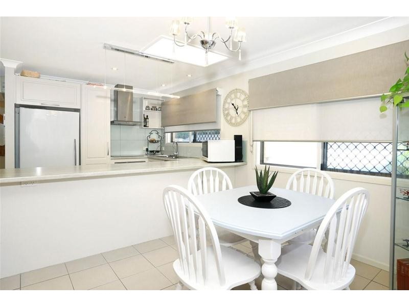 2/11 Esther Place, Surfers Paradise QLD 4217
