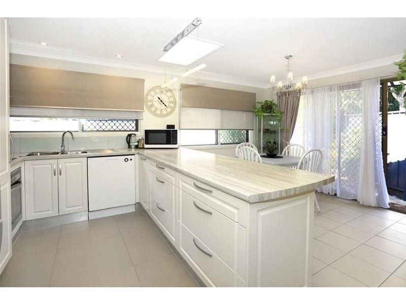 2/11 Esther Place, Surfers Paradise QLD 4217