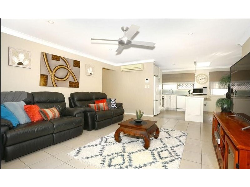 2/11 Esther Place, Surfers Paradise QLD 4217