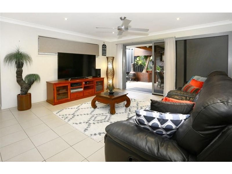 2/11 Esther Place, Surfers Paradise QLD 4217