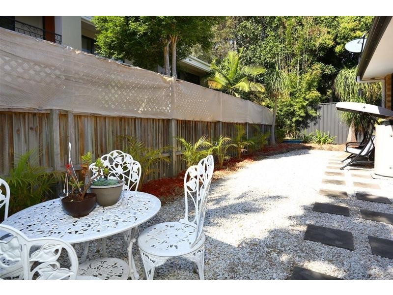 2/11 Esther Place, Surfers Paradise QLD 4217