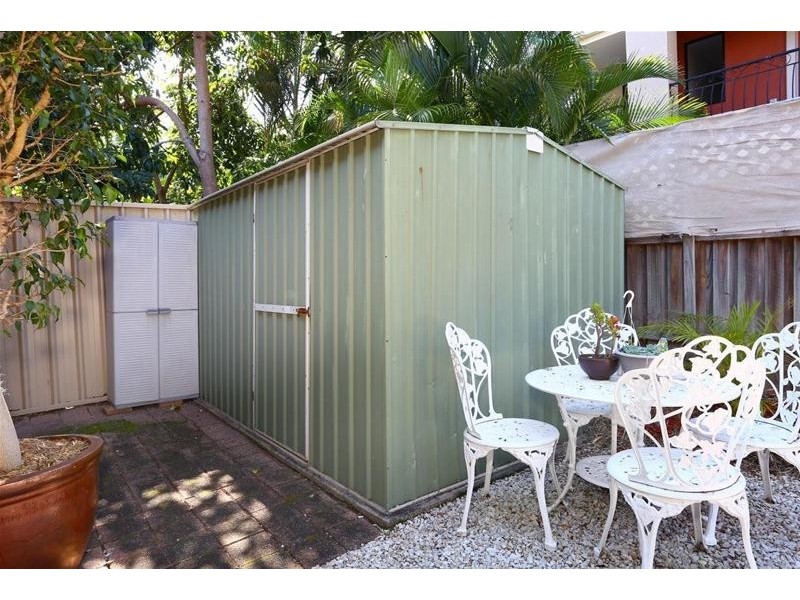 2/11 Esther Place, Surfers Paradise QLD 4217