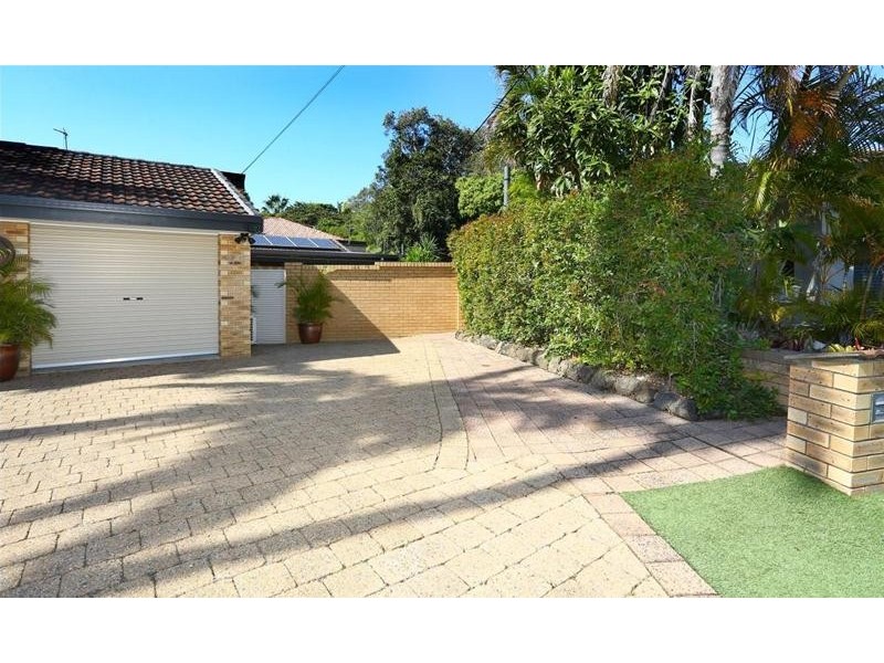 2/11 Esther Place, Surfers Paradise QLD 4217