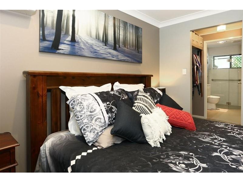 2/11 Esther Place, Surfers Paradise QLD 4217