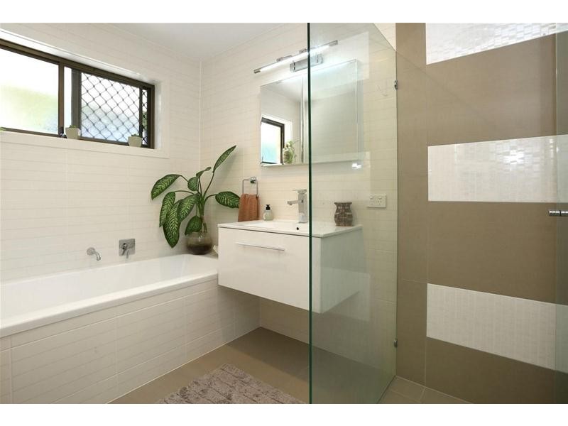 2/11 Esther Place, Surfers Paradise QLD 4217