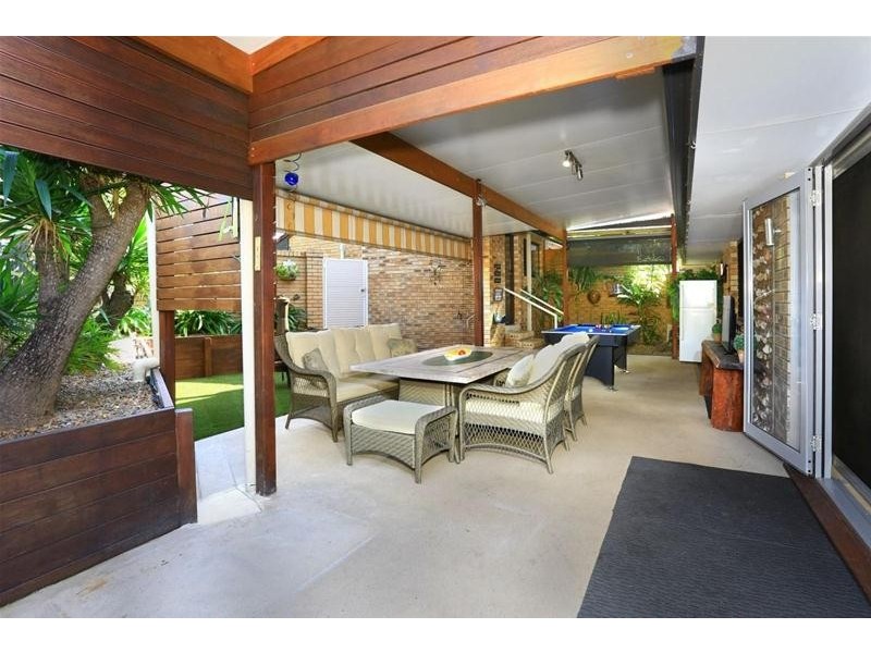 2/11 Esther Place, Surfers Paradise QLD 4217